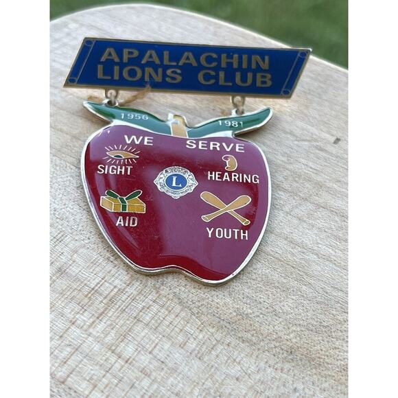 Vintage Lions Club Lapel Pin Apalachin Lions Club We Serve 1956-1981 Apple - Picture 1 of 6